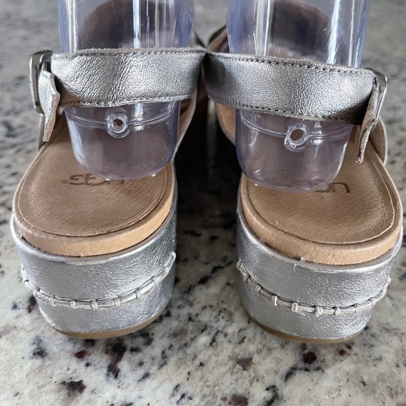 UGG Kari Metallic Sandals Women 10 Silver Platform Wedge Cork 1100983 Boho Chic - Picture 6 of 10